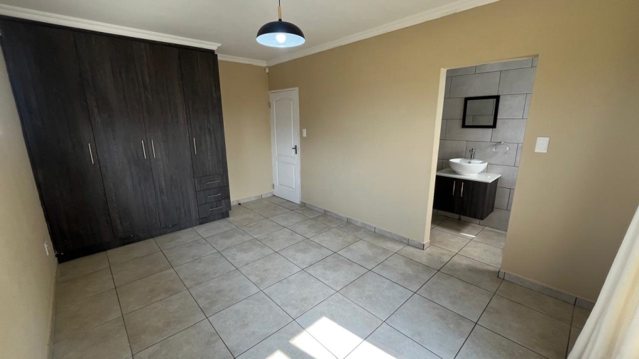 To Let 4 Bedroom Property for Rent in Fountains Estate Eastern Cape